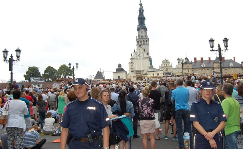 Służby porządkowe unieszkodliwiły podejrzanego mężczyznę