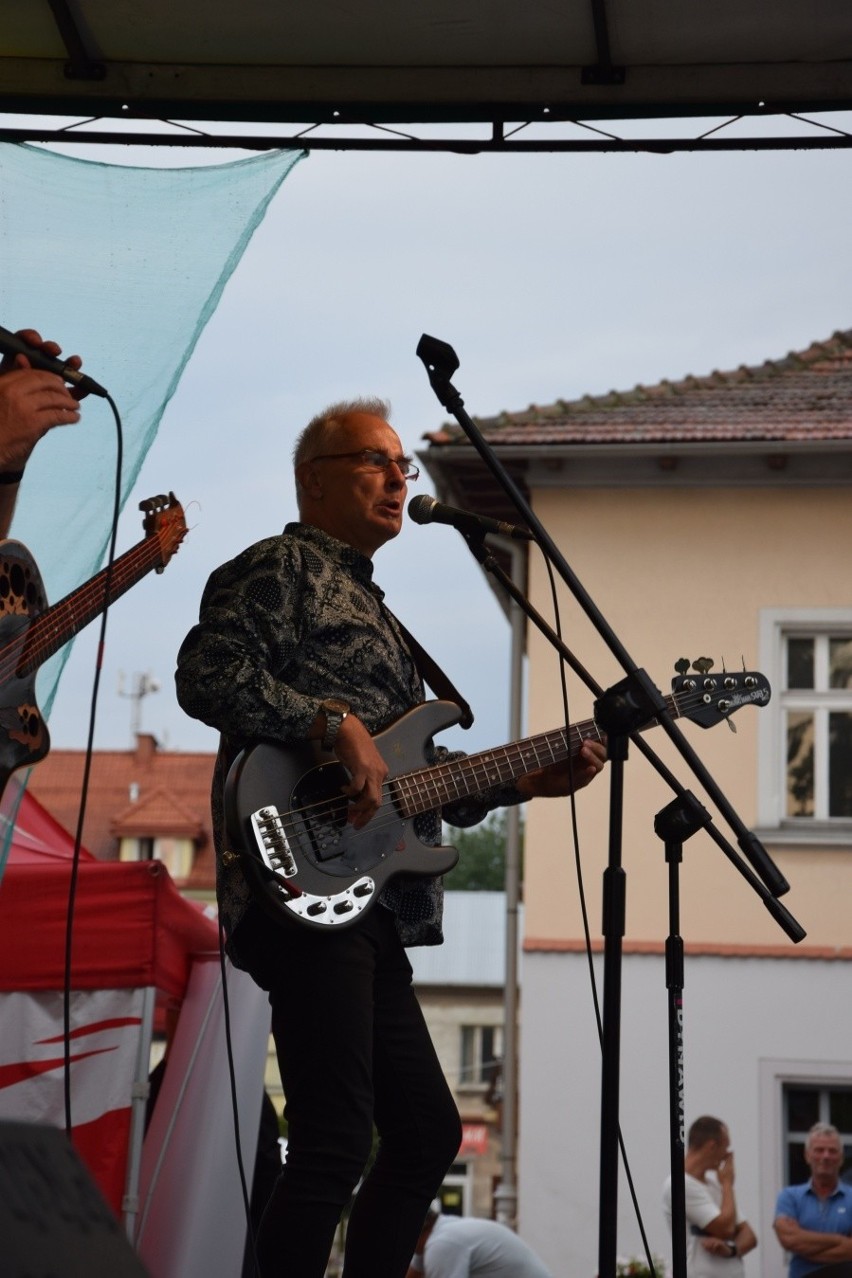 Seniorzy na koncercie Waweli. Krzeszowickie integracje z tańcami przed sceną [ZDJĘCIA]