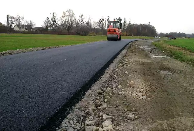 Budowa drogi Steblów - Nowy Młyn.