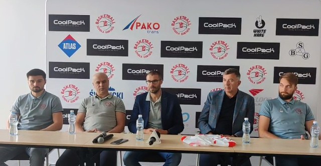Od lewej: Norbert Kulon, Piotr Zych, Filip Kenig, Maciej Olsztyński, Arkadiusz Świt