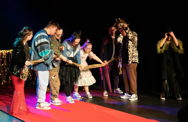 Premiera spektaklu "Spajdermenka" teatru "Czy TAK, czy NIE?" w Baju Pomorskim