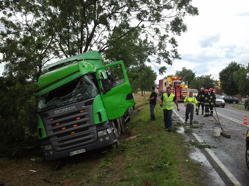 Droga Wrocław-Oława zablokowana po wypadku (ZDJĘCIA)