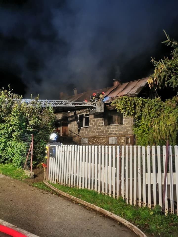 Pożar domu w Owczarach. Mieszkańcy wioski organizują zbiórkę na pomoc pogorzelcom