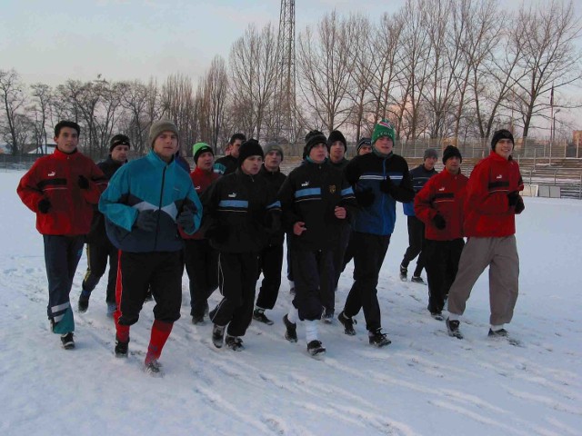 Wczoraj piłkarze mieli dwa treningi. W poniedziałek jadą na obóz do Głuchołaz.