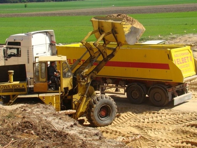 Piasek cały czas był wożony z kopalni w Rzewuszycach, nawet po wydaniu decyzji starosty.