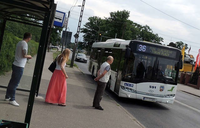 Autobusy linii nr 36 kursują obecnie co godzinę. Mieszkańcy lewego brzegu obawiają się, że po wydłużeniu trasy będą kursować jeszcze rzadziej