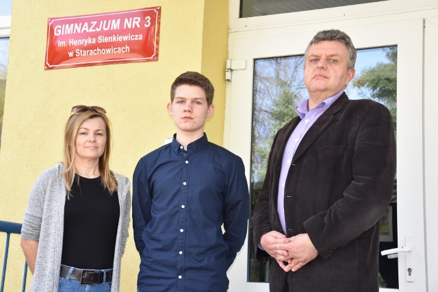 Geografka Anita Bernatowicz, Tomek Zatorski i dyrektor Krzysztof Rokita, to przykład dobrej pracy w gimnazjach.