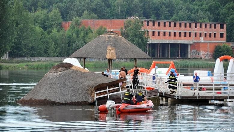 Przed sądem stanie dwóch projektantów i wykonawca. Są...