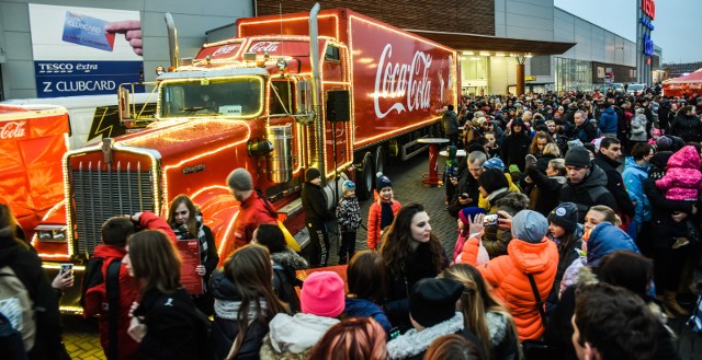 Świąteczna trasa ciężarówek Coca-Coli 2017. Konwój odwiedzi także Poznań!