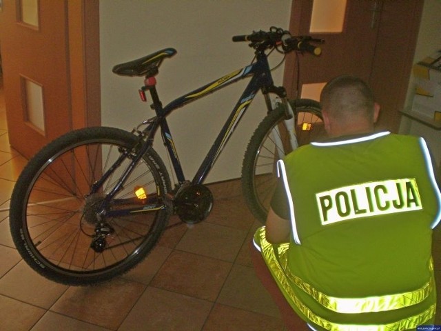 Skradziony rower odzyskano i przekazano właścicielowi.