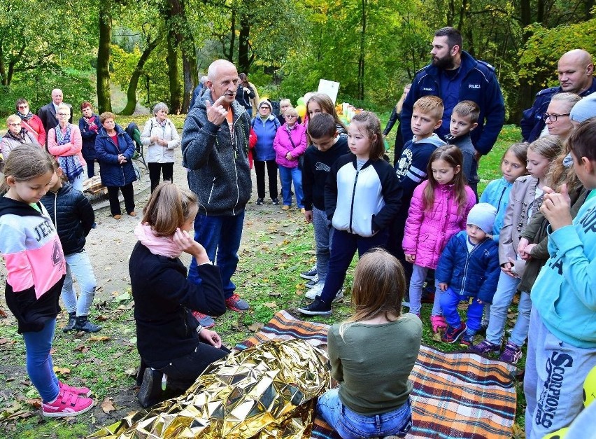 Prawdziwa przyjaźń tylko w „realu”. Piknik międzypokoleniowy z atrakcjami w Parku Piszczele   