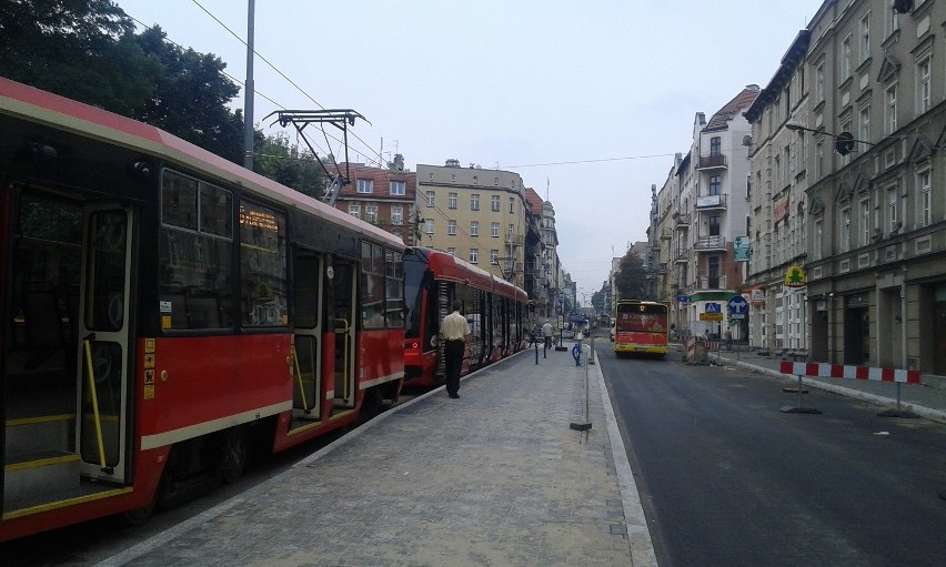 Katowice: na Kościuszki jest nowy asfalt, tory i wyspa przystankowa [ZDJĘCIA]