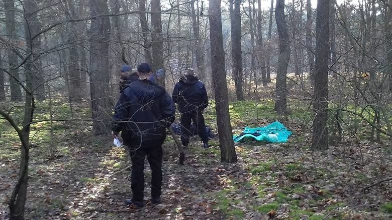 W lesie przy Wyszogrodzkiej policja zatrzymała też parę, która miała tam skrytkę na narkotyki 