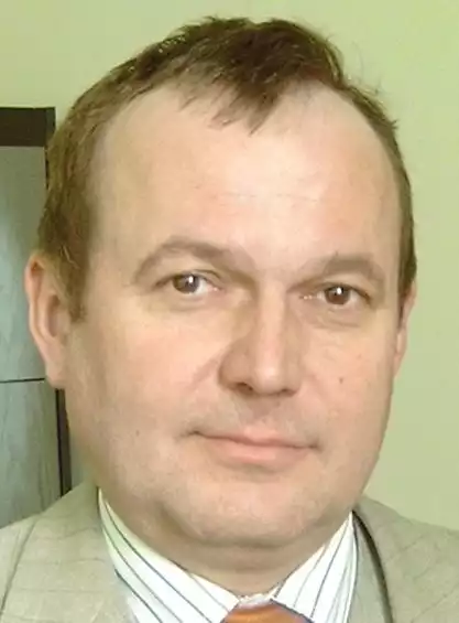 Roman Borek. Ma 47 lat, jeden z najbardziej znanych samorządowców w regionie. W 1990 roku został po raz pierwszy wójtem gminy Rzeczniów, w latach 1994-97 był posłem Polskiego Stronnictwa Ludowego. Potem jeszcze dwukrotnie: w roku 2002 i 2006 wybierano go wójtem gminy. 