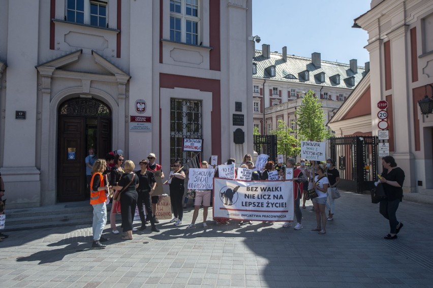 - Obecnie różnica zarobków między grupami pracowników Urzędu...