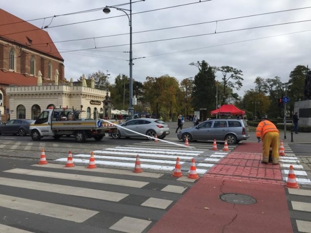 Malowanie pasów na Świdnickiej