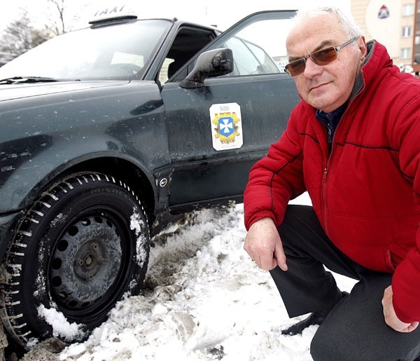 Taksówkarz Zygmunt Kucharski nie ma wątpliwości: tak fatalnie po Rzeszowie tej zimy jeszcze się nie jeździło..
