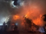Duży pożar w Sierockiem na Podhalu. Spłonął drewniany dom mieszkalny
