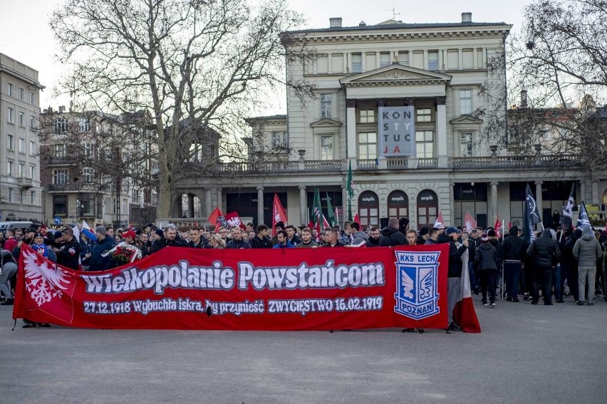 Kilkaset osób wzięło udział w Marszu Zwycięstwa, który w...