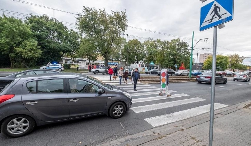 Piesi z pierwszeństwem na pasach. Rząd przyjął zmiany w...