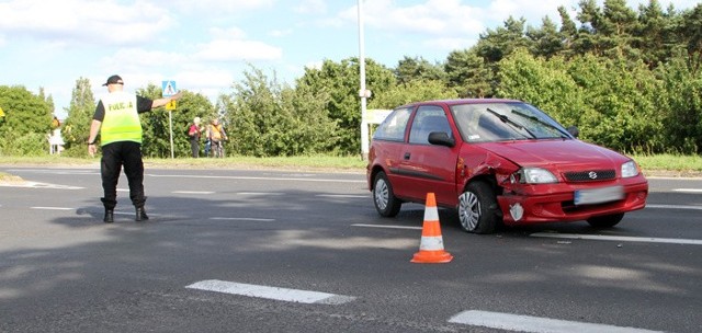 Dwie osoby z suzuki zostały przewiezione do szpitala na badania. Obie osoby były przytomne.