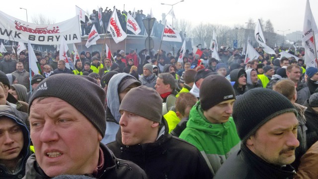 Górnicy z Jastrzębskiej Spółki Węglowej nie pracują od 28 lutego. Manifestowali pod siedzibą JSW