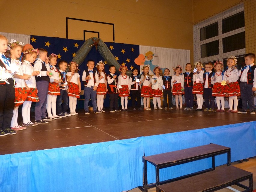 Piękna świąteczna tradycja w szkole w Oblęgorku