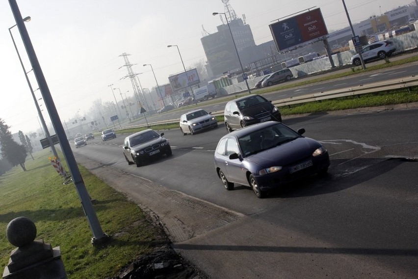 W weekend znów naprawa Karkonoskiej. Kierowcy: Największe koleiny i tak nie znikną