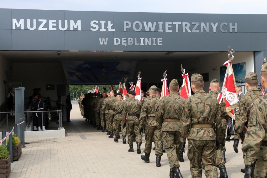 W Dęblinie będzie Lotnicza Akademia Wojskowa. Szef MON przyjechał z okazji 100-lecia polskiego lotnictwa wojskowego (ZDJĘCIA)