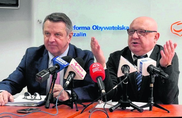 - Zobaczymy, jak zagłosują posłowie partii rządzącej z naszego regionu - mówił poseł Piotr Zientarski (od prawej) 
