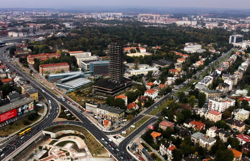 Kraków. Tak zmieniał się szkieletor. Od rudery do biurowca! [ZDJĘCIA] [6.05.]