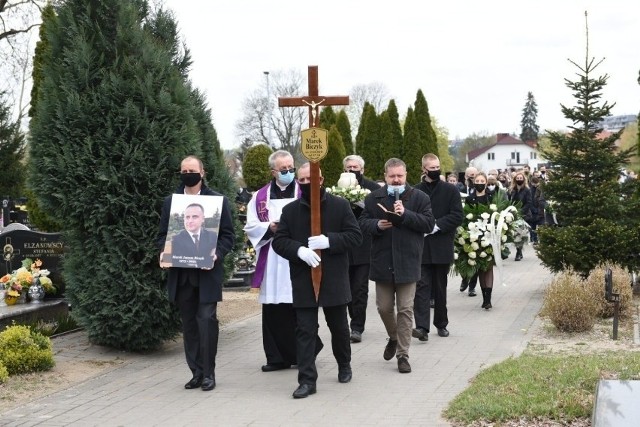 1 maja 2021 roku tłumy ludzi żegnały sędziego Marka Biczyka. Pogrzeb odbył się w Kaszczorku. Śledztwo w sprawie jego śmierci na koronawirusa i prawidłowości leczenia w toruńskim szpitalu przeprowadziła Prokuratura Okręgowa w Gdańsku.