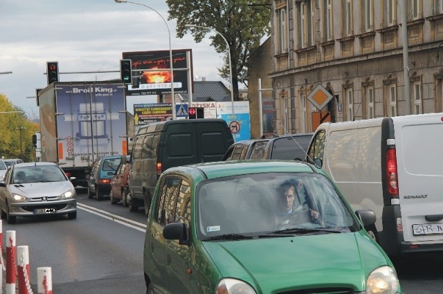 Pomimo obwodnicy Jarosławia ruch w centrum tego miasta nadal jest duży. W piątki i soboty tworzą się korki.