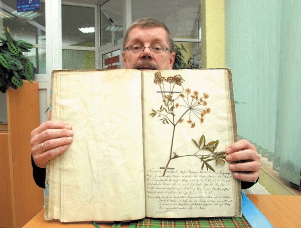 Dr Zbigniew Sobisz chce udostępnić zielnik Homanna miłośnikom botaniki. 