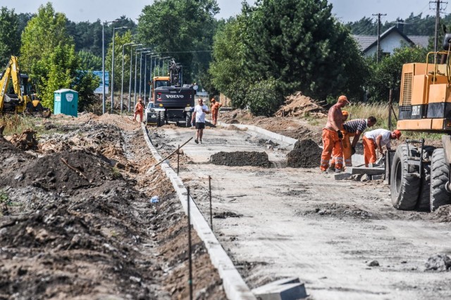 Trwa remont ulicy Zamczysko na odcinku od skrzyżowania z ul. Armii Krajowej do skrzyżowania ulic Pod Skarpą i Leśnej (ważna informacja - ruch na tej ulicy, która też jest remontowana przez władze gminy Osielsko, odbywa się wahadłowo). więcej informacji i zdjęcia z remontu ulicy Zamczysko >>>FLESZ: Autostrady, bramki, systemy płatności - jak ominąć korki?