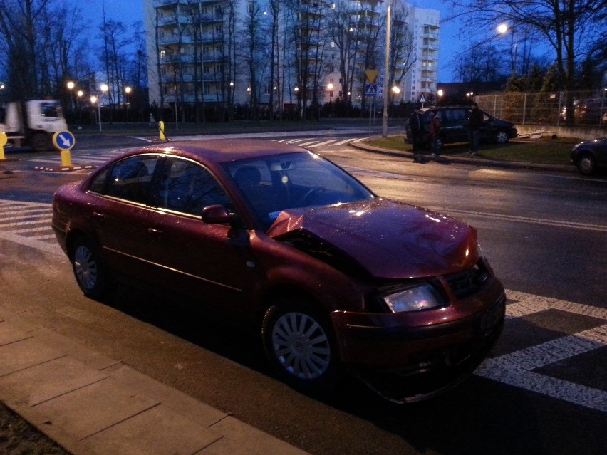 Ślisko na łódzkich drogach. Wypadek na Kaczeńcowej [ZDJĘCIA]