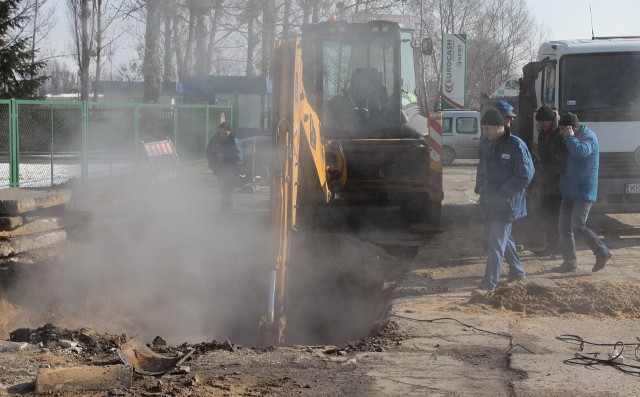 Awaria ciepłownicza w Radomiu. Trwa naprawa węzła przy ulicy Wrocławskiej.