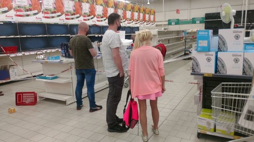 W sklepie Auchan przy ul. Katowickiej w Dąbrowie Górniczej...