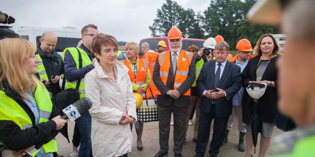 Minister Wasiak poinformowała, że pod koniec roku Urząd Wojewódzki ma wydać tzw. decyzje ZRID dla dwóch odcinków S14