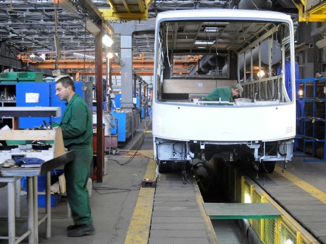 Autosan produkuje autobusy mimo upadłościPraca w halach upadłego Autosanu wre.