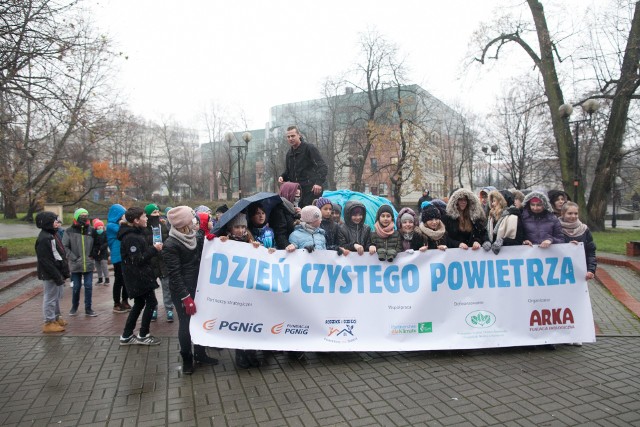 Organizatorzy happeningu zachęcali dzieci do proekologicznych postaw, a nauczycieli - do skorzystania z darmowych scenariuszy lekcji i udziału w konkursie.