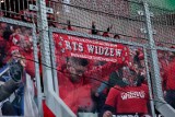 Awantura po meczu Legia Warszawa - Widzew Łódź. Zaatakowano gości. Jeden z mężczyzn spadł z trybuny