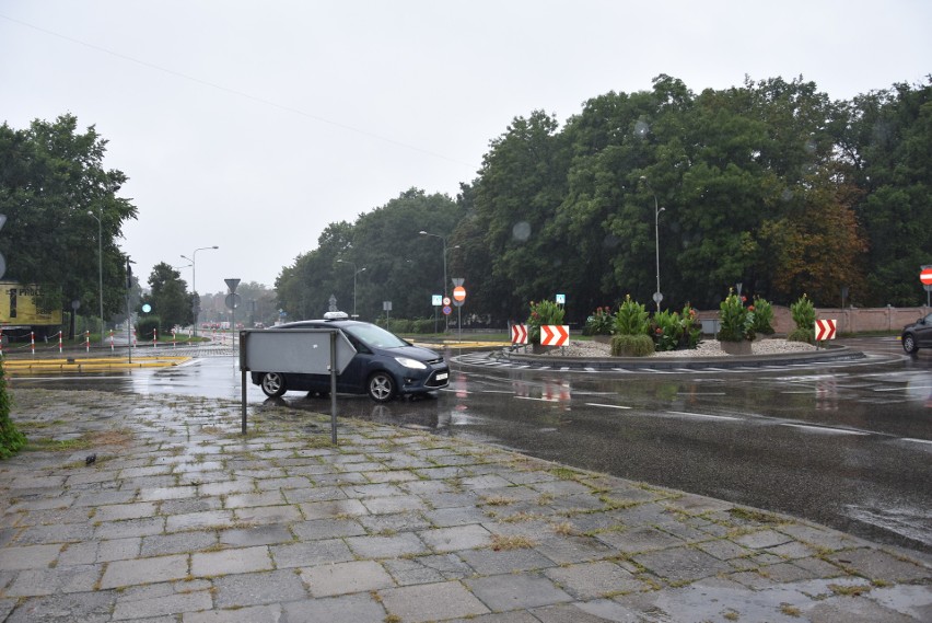 Na początek zmieni się sama wyspa ronda. Nawierzchnia...