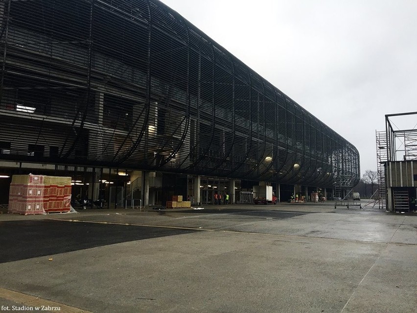 Nowy stadion w Zabrzu: trybuny gotowe na Wielkie Derby Śląska, a reszta? [ZDJĘCIA]