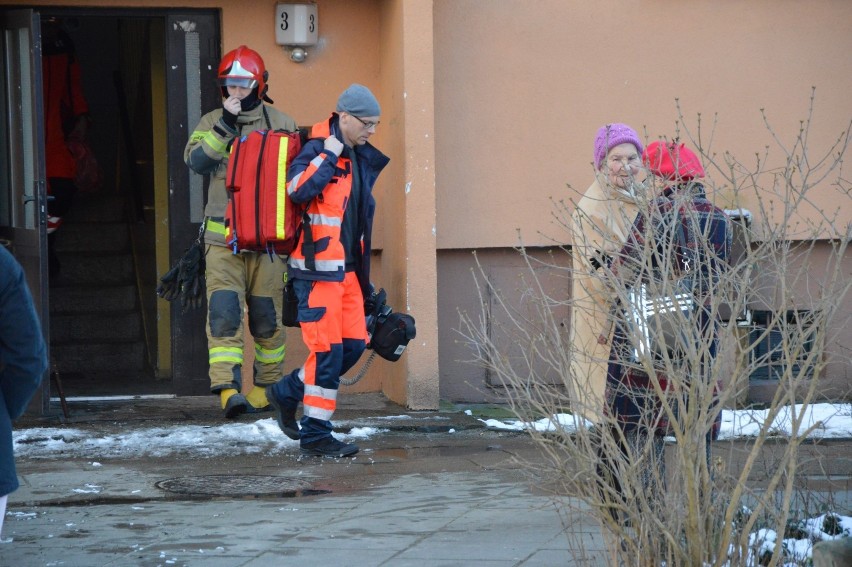 Tragedia w Lęborku. W pożarze przy ulicy Jagiellońskiej zginęły dwie starsze osoby