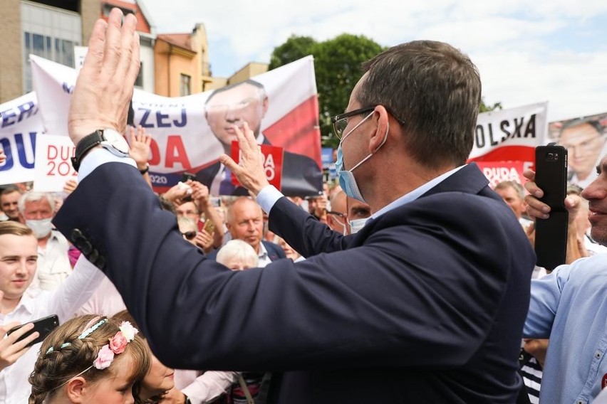 Premier Mateusz Morawiecki wystąpił na rynku w Bytowie