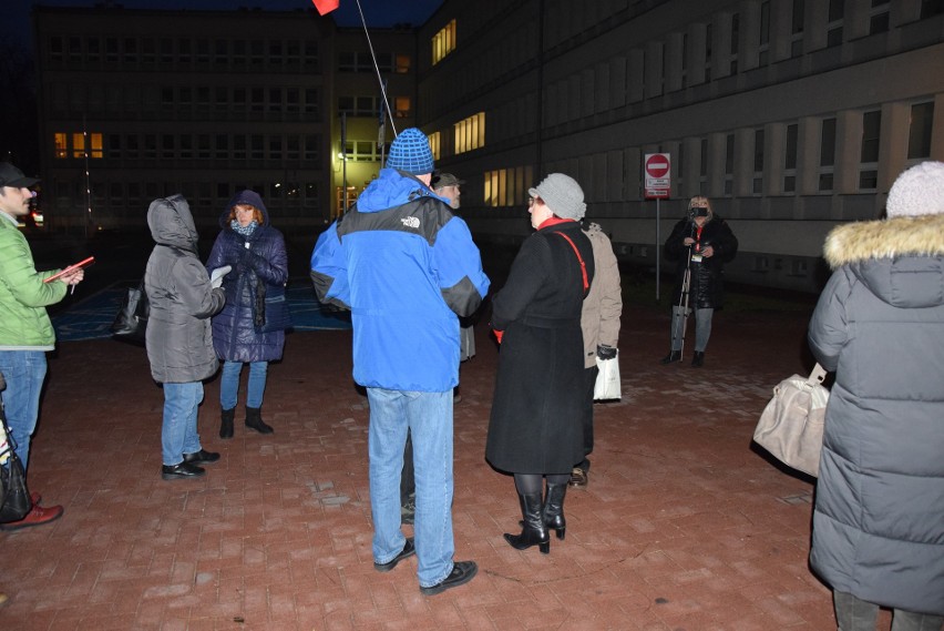 Pikieta KOD-u pod Sądem Okręgowym w Częstochowie 11 marca...