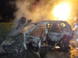 Nocny pożar samochodu w Skarżysku-Kamiennej. Straty są duże.  Jak była przyczyna?