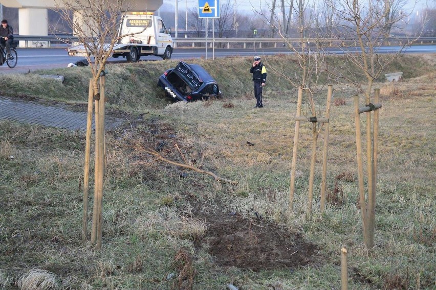 Uciekał przed policją, wpadł do rowu