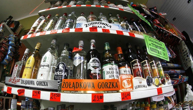 Koniec tzw. "Małpek" z alkoholem. Rząd chce walczyć a...